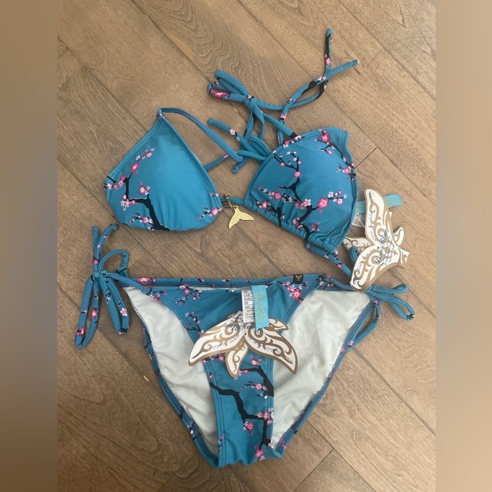 Lisa Blue Call of the whale Cherry Blossom Bikini top and bottom new with tag
